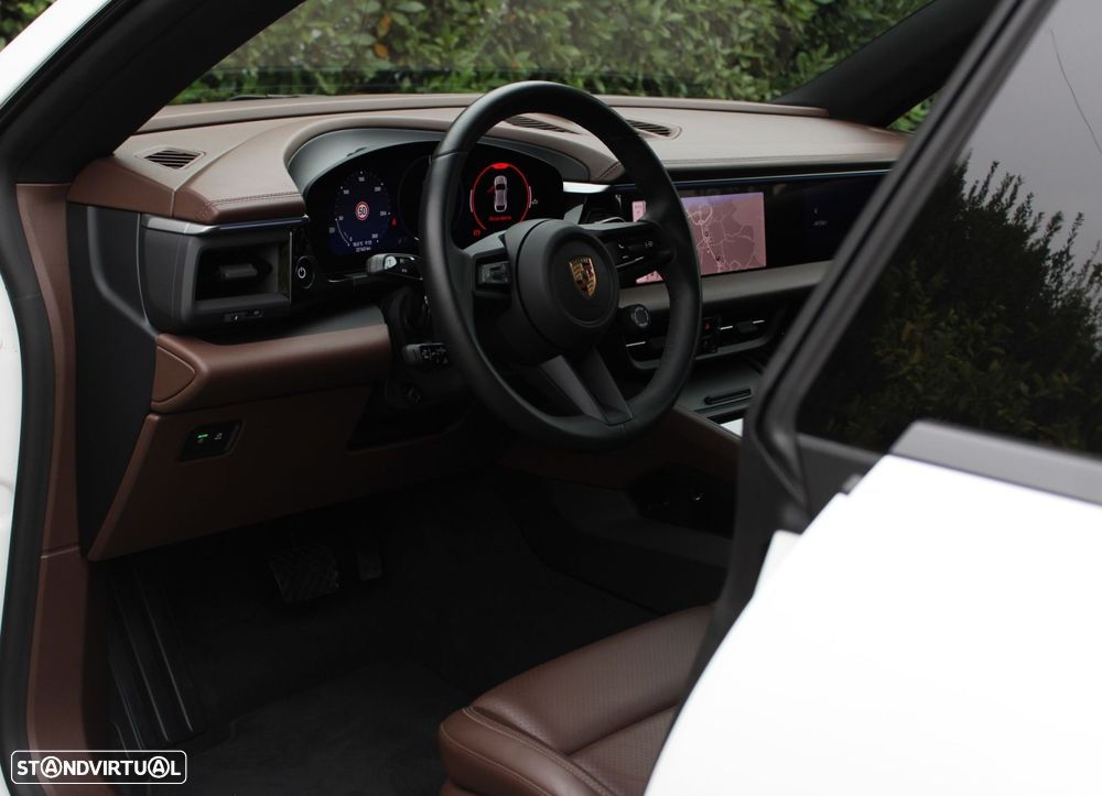Porsche Macan Electric 4 - 6