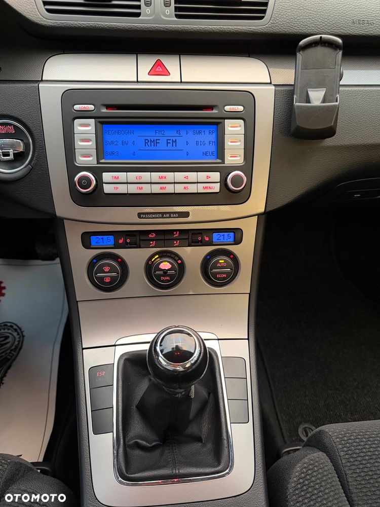 Volkswagen Passat 1.6 FSI Comfortline - 18