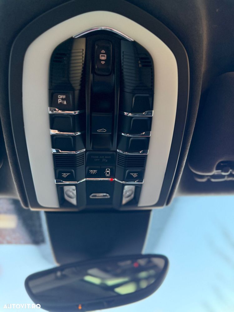 Porsche Cayenne - 16