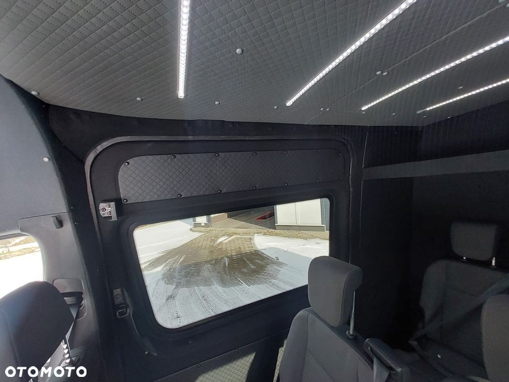 Mercedes-Benz Sprinter - 15