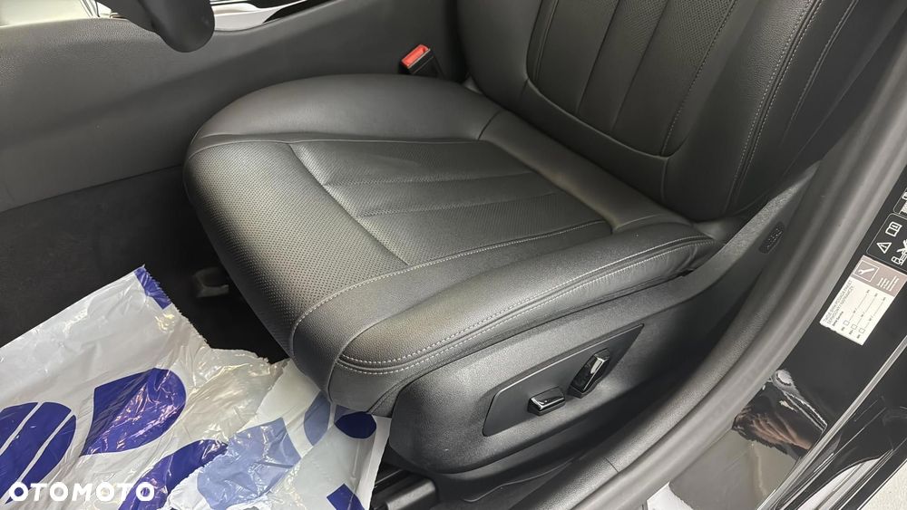 BMW Seria 5 530i xDrive mHEV - 13