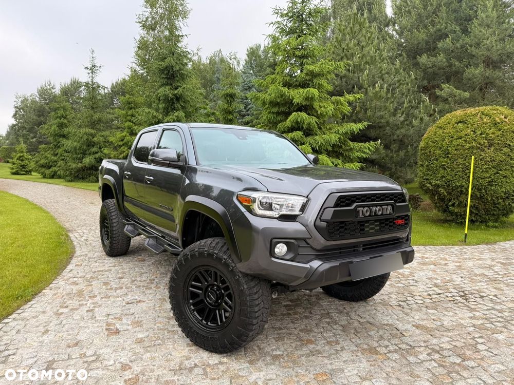 Toyota Tacoma - 1