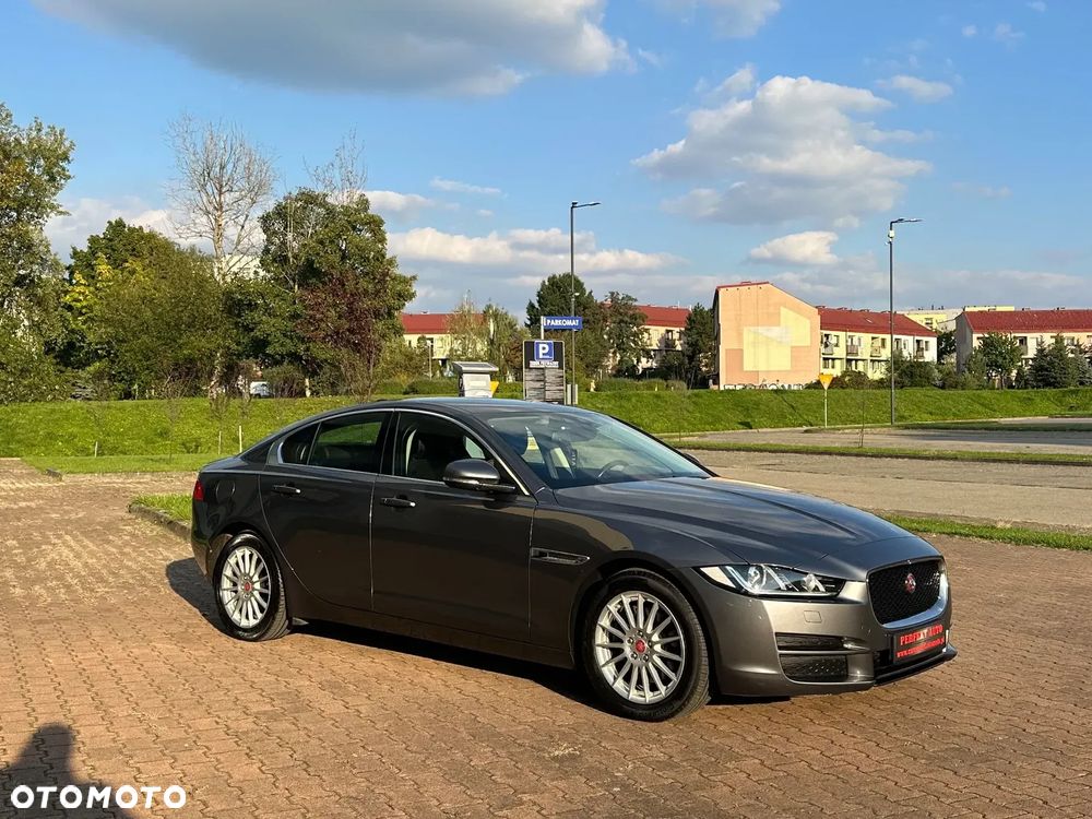 Jaguar XE - 18