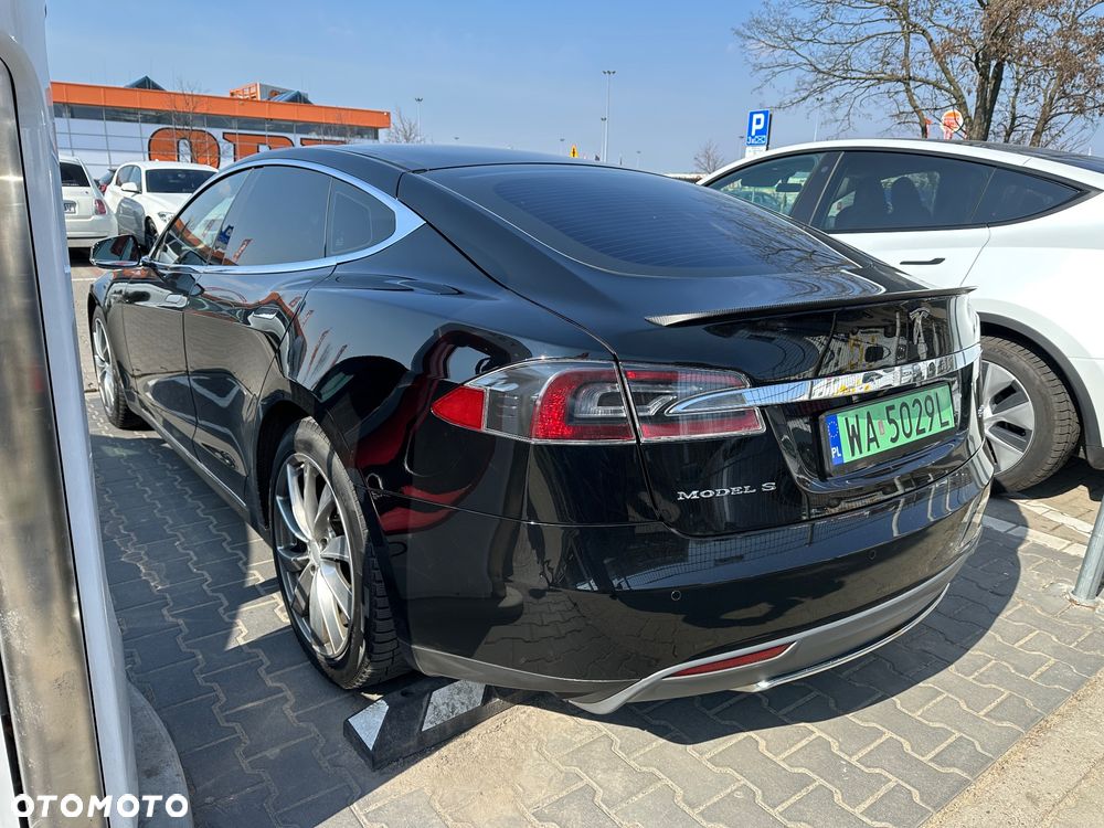 Tesla Model S - 6