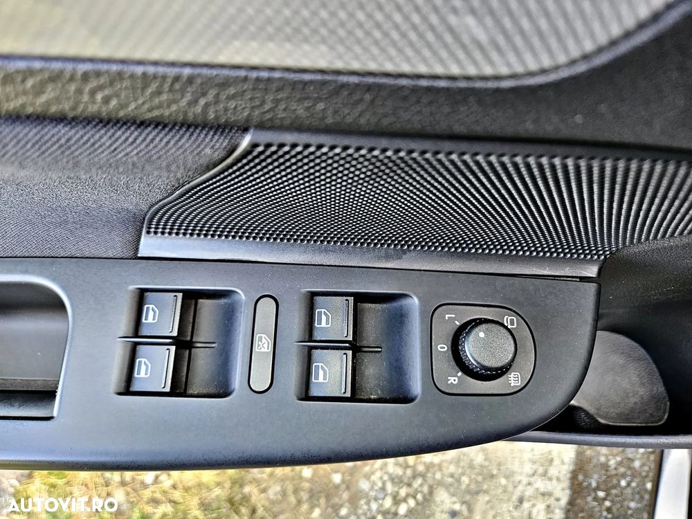 Volkswagen Golf 2.0 TDI DPF MATCH - 31