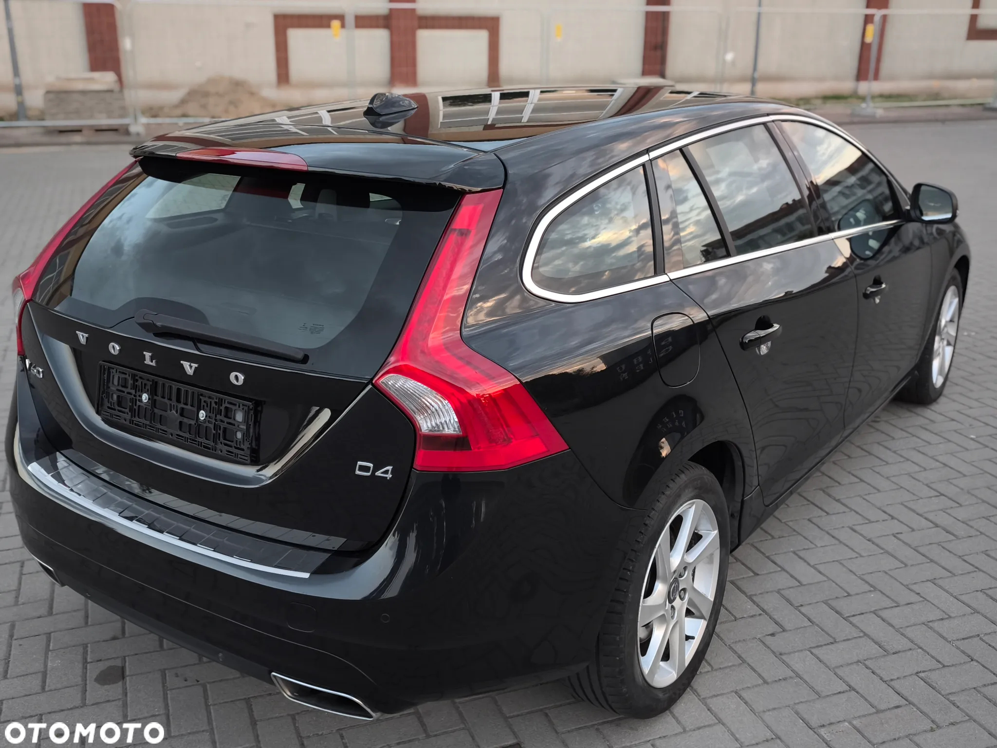 Volvo V60 D4 Drive-E Momentum - 22