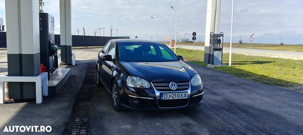 Volkswagen Jetta 2.0 TDI Sportline - 1
