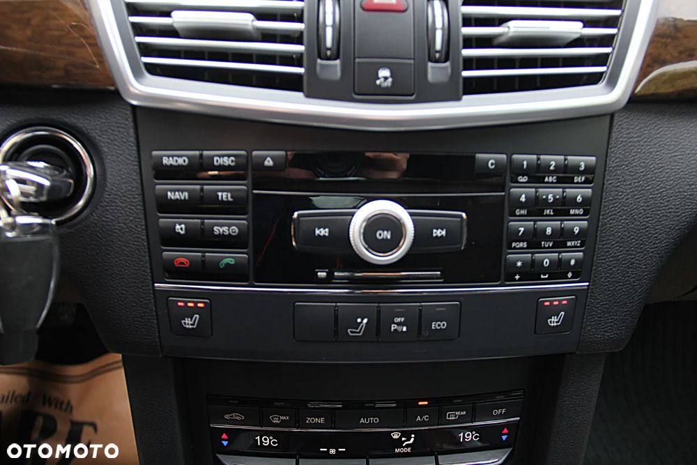 Mercedes-Benz Klasa E 200 BlueEFFICIENCY Elegance - 33