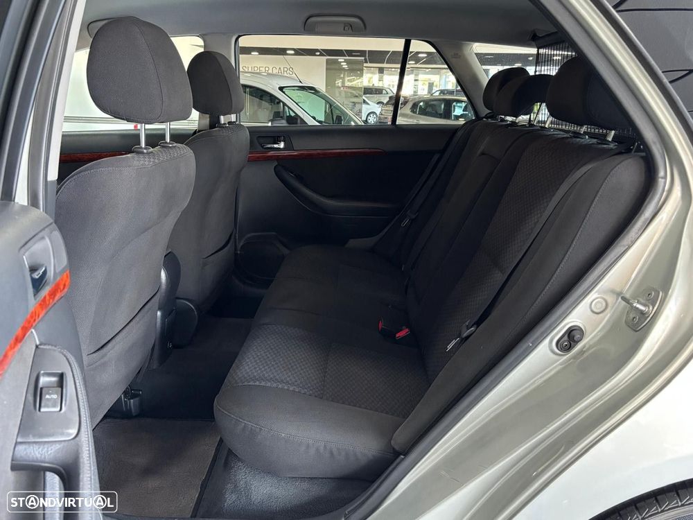 Toyota Avensis SW 2.0 D-4D - 7