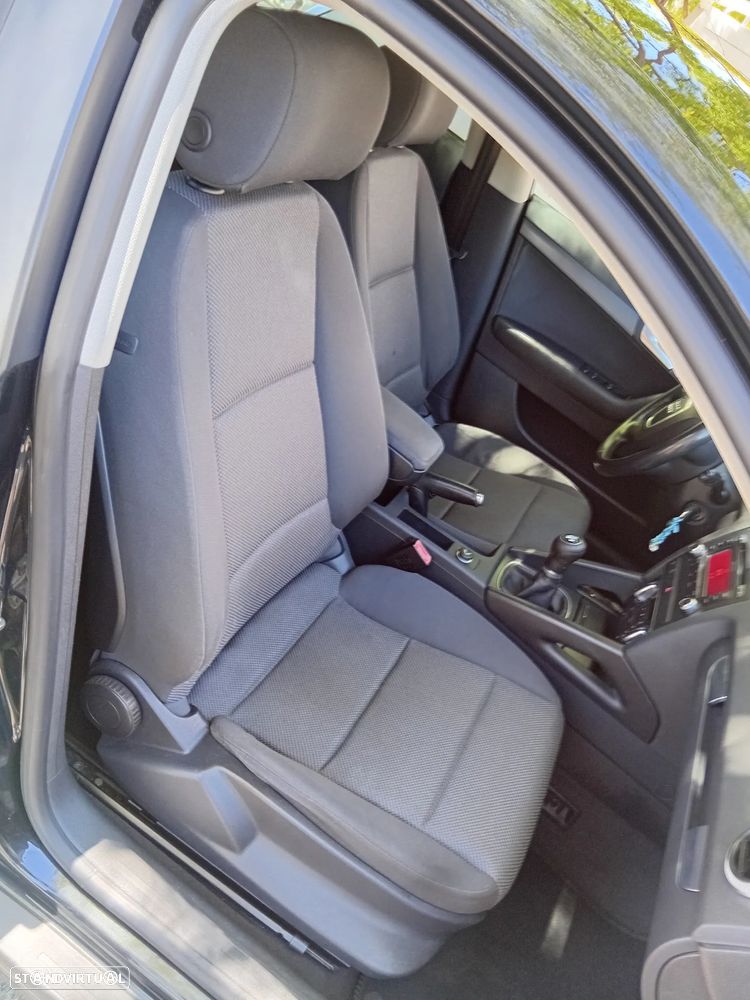Audi A3 Sportback 1.6 TDI DPF Attraction - 9