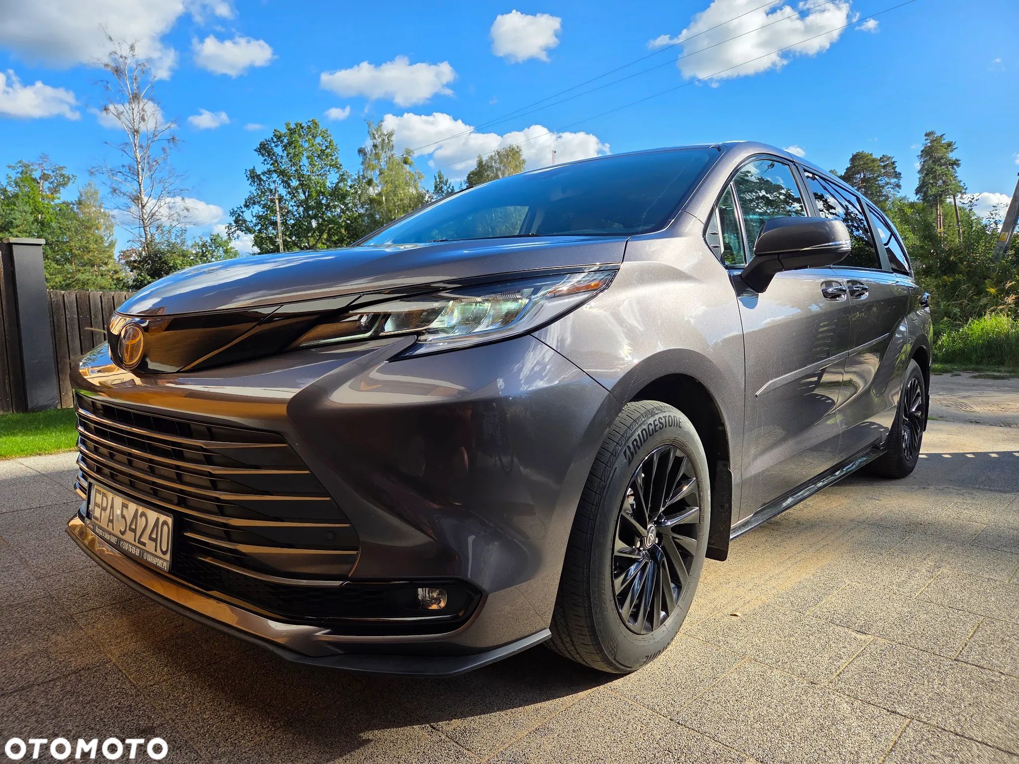 Toyota Sienna - 1