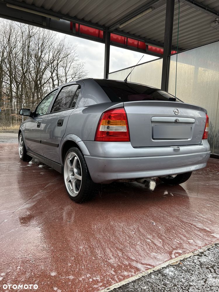 Opel Astra 1.6 Start - 11
