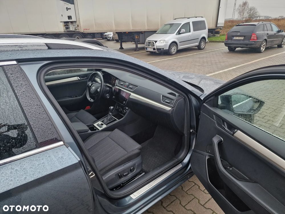 Skoda Superb 2.0 TDI SCR Ambition DSG - 8