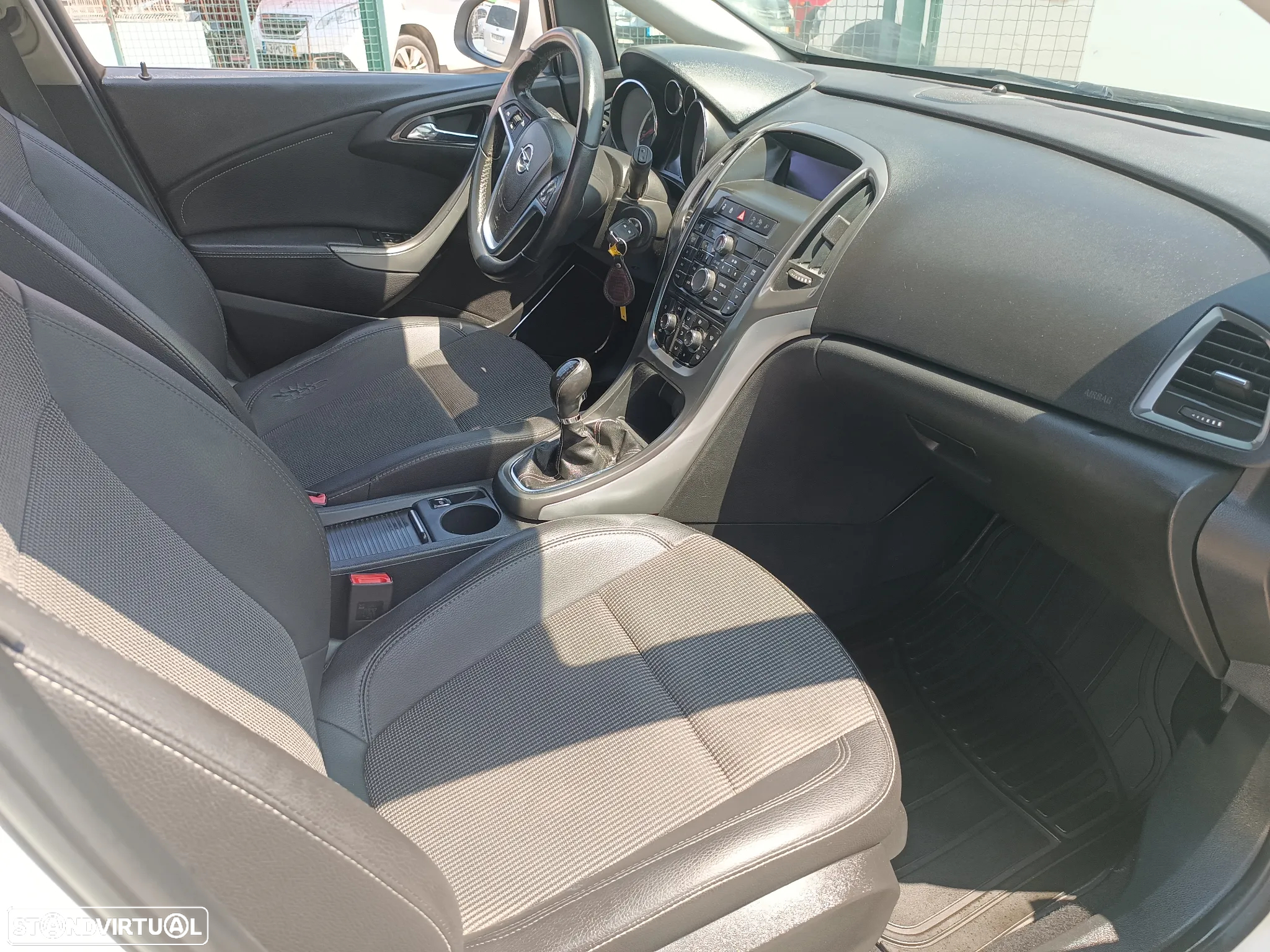 Opel Astra 1.4 T Cosmo S/S - 25