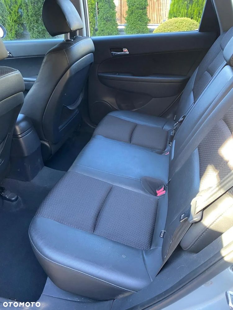 Hyundai i30 2.0 Automatik Premium - 9