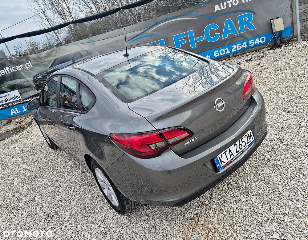 Opel Astra 1.6 Executive EU6 - 10
