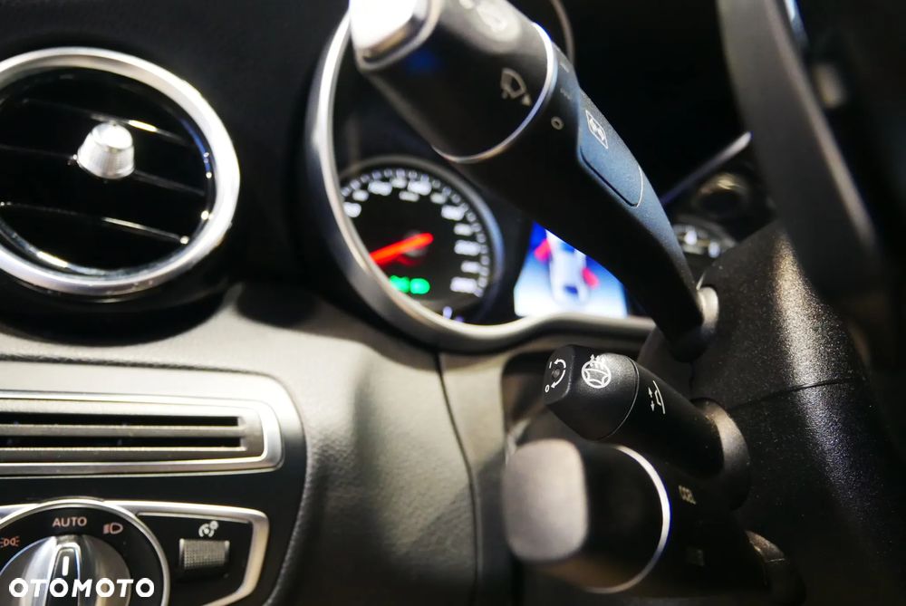 Mercedes-Benz Klasa C 300 7G-TRONIC - 24