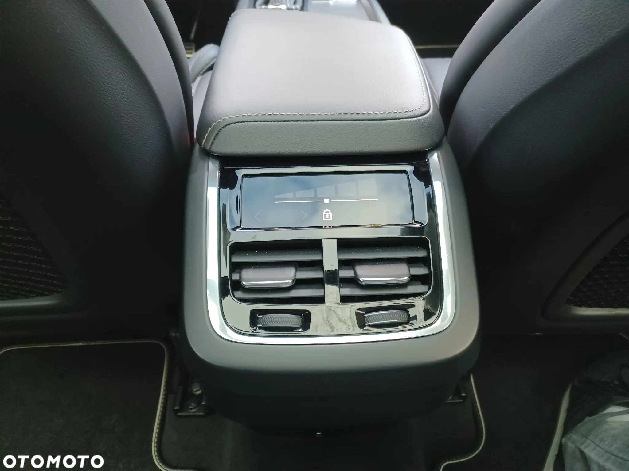 Volvo XC 60 T5 AWD R-Design - 31