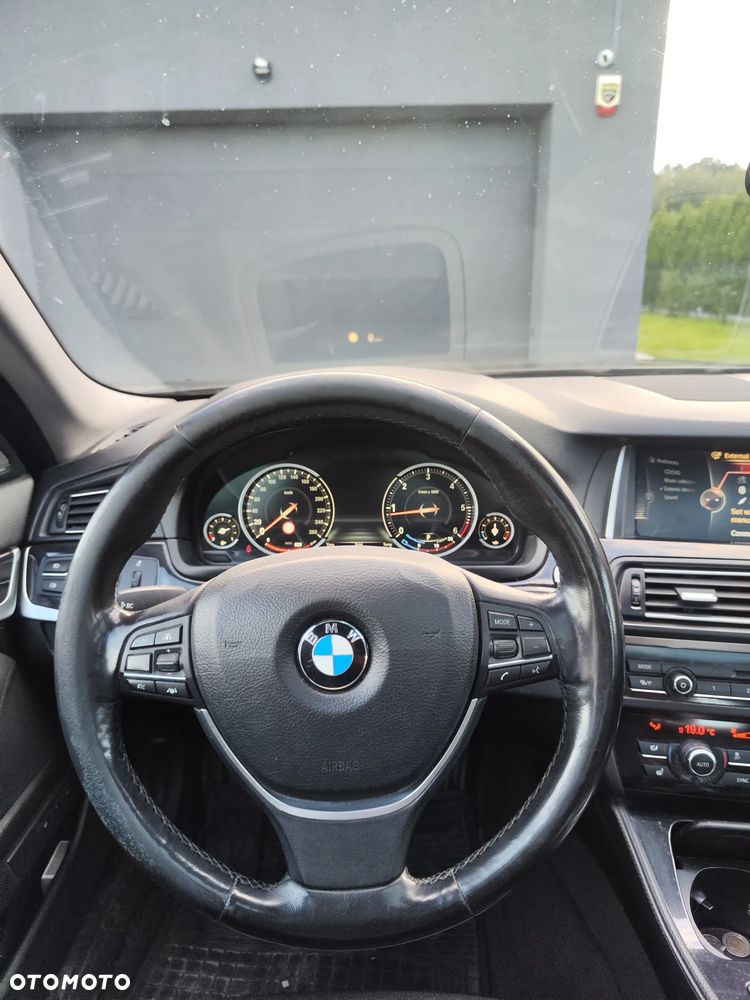 BMW Seria 5 525d Luxury Line - 11