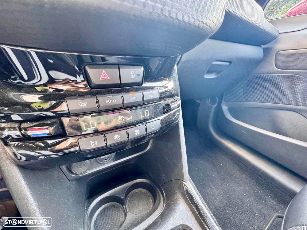 Peugeot 2008 1.2 PureTech Allure - 12