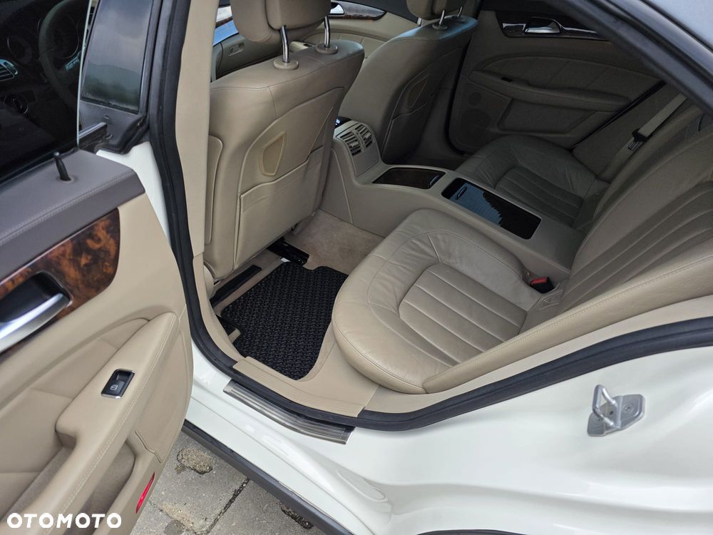 Mercedes-Benz CLS 500 4-Matic BlueEff - 12