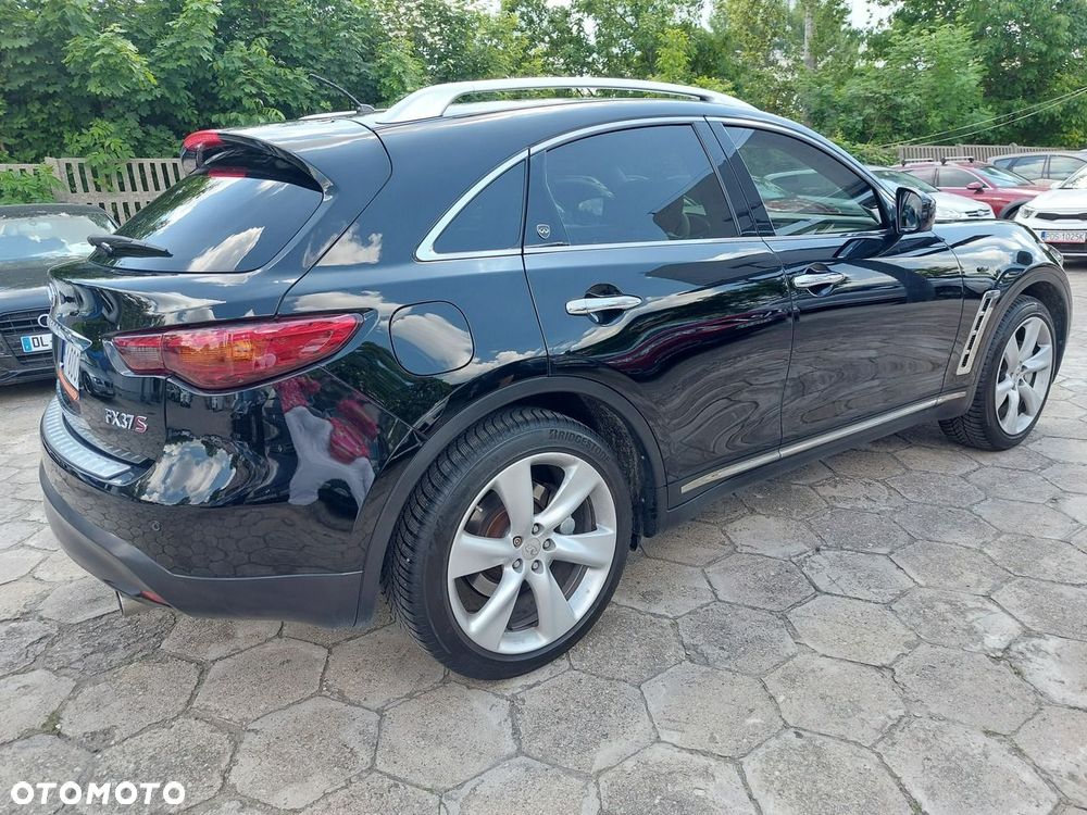 Infiniti FX - 9
