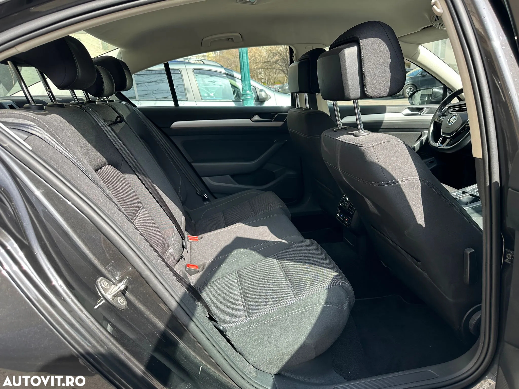 Volkswagen Passat Variant 1.6 TDI (BlueMotion Technology) DSG Comfortline - 19