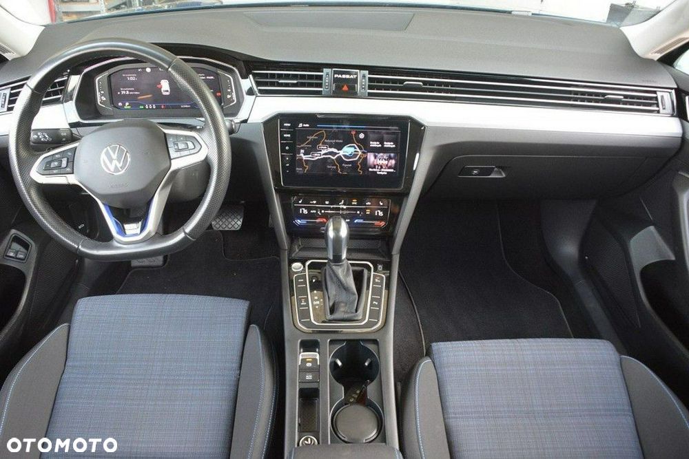 Volkswagen Passat - 12