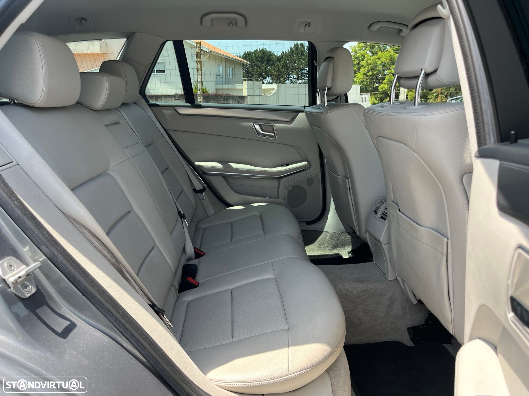 Mercedes-Benz E 300 Bluetec Hybrid Avantgarde - 31