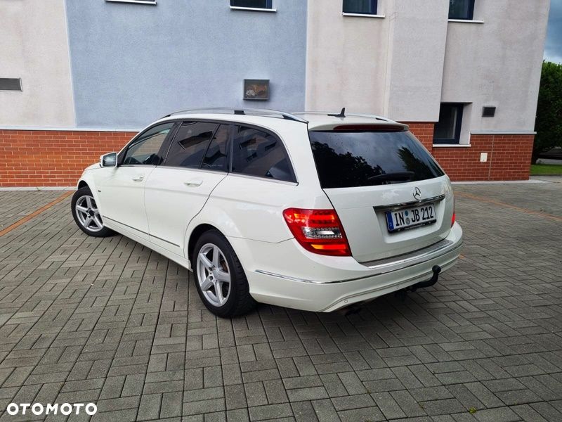 Mercedes-Benz Klasa C 180 CGI BlueEFFICIENCY Avantgarde - 9