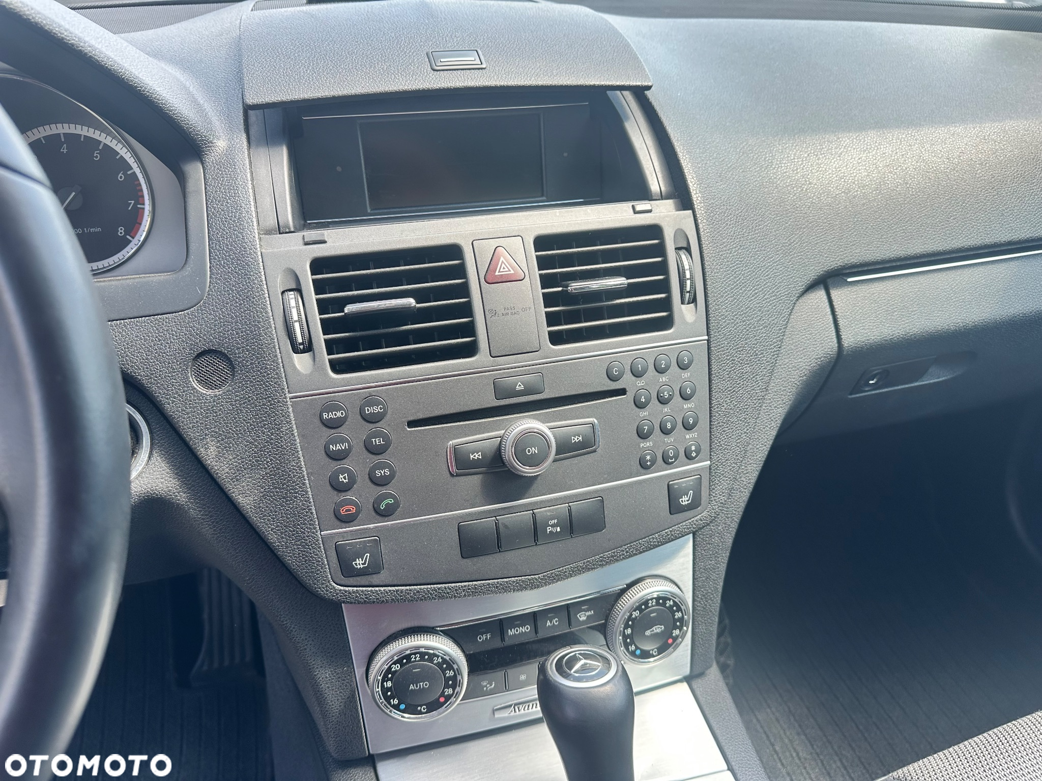 Mercedes-Benz Klasa C 180 T CGI Automatik BlueEFFICIENCY Avantgarde - 26