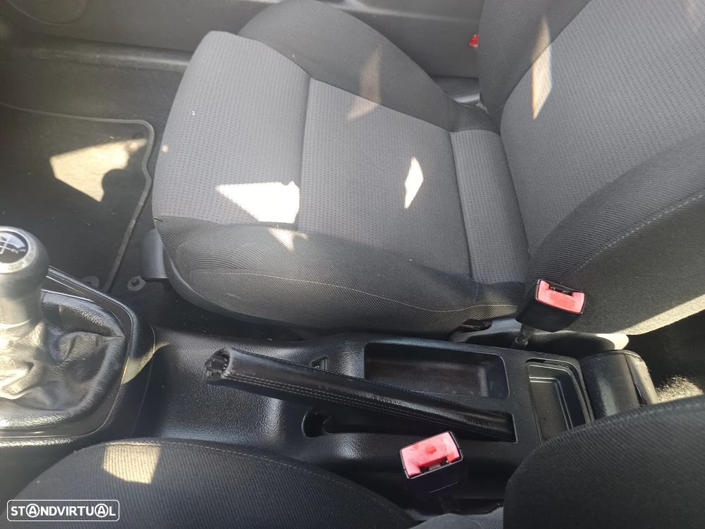 VW Golf 1.4i 25 Anos - 23