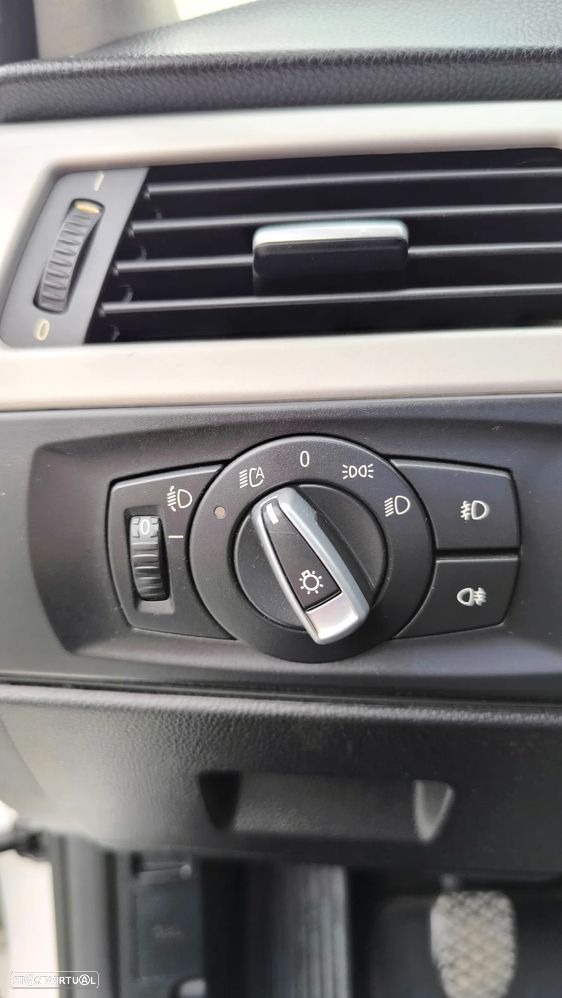 BMW 318 d Sport Line - 22