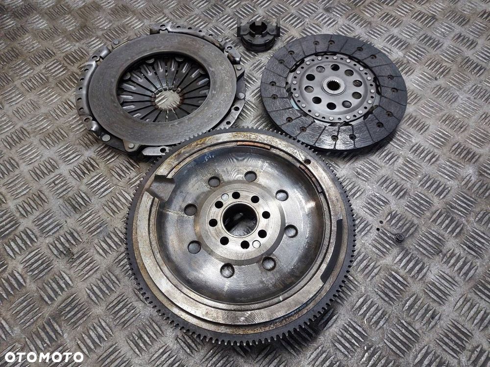 KOŁO DWUMASOWE + TARCZA + DOCISK + ŁOŻYSKO OPOROWE VOLVO 850 I 2.5 TDI - 6