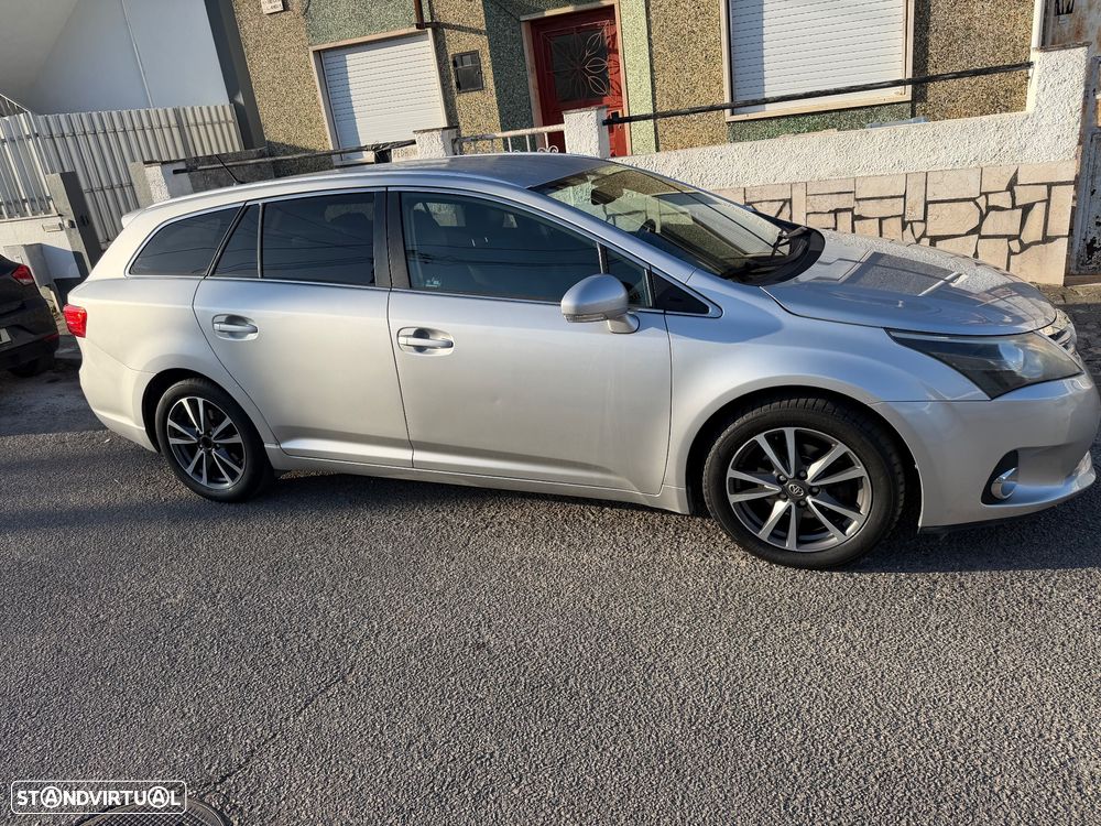 Toyota Avensis SW 2.0 D-4D Luxury+GPS - 9