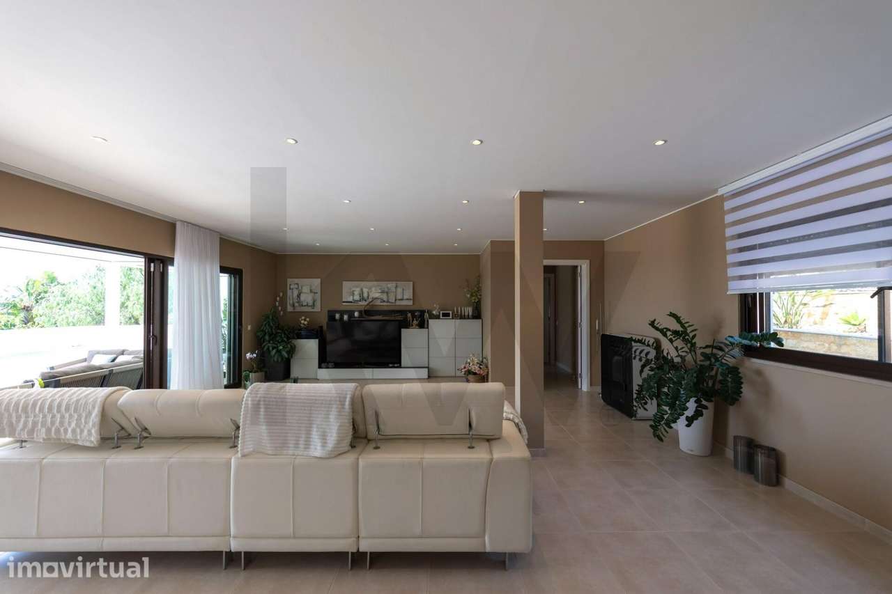 Moradia T4 - Espaçosa - Com Piscina e Garagem - Grande imagem: 5/60