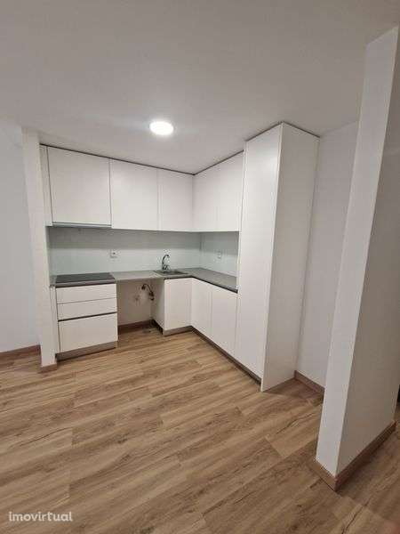 Arrendamento T1  - R. Marquês Sá da Bandeira VNG - Grande imagem: 5/9