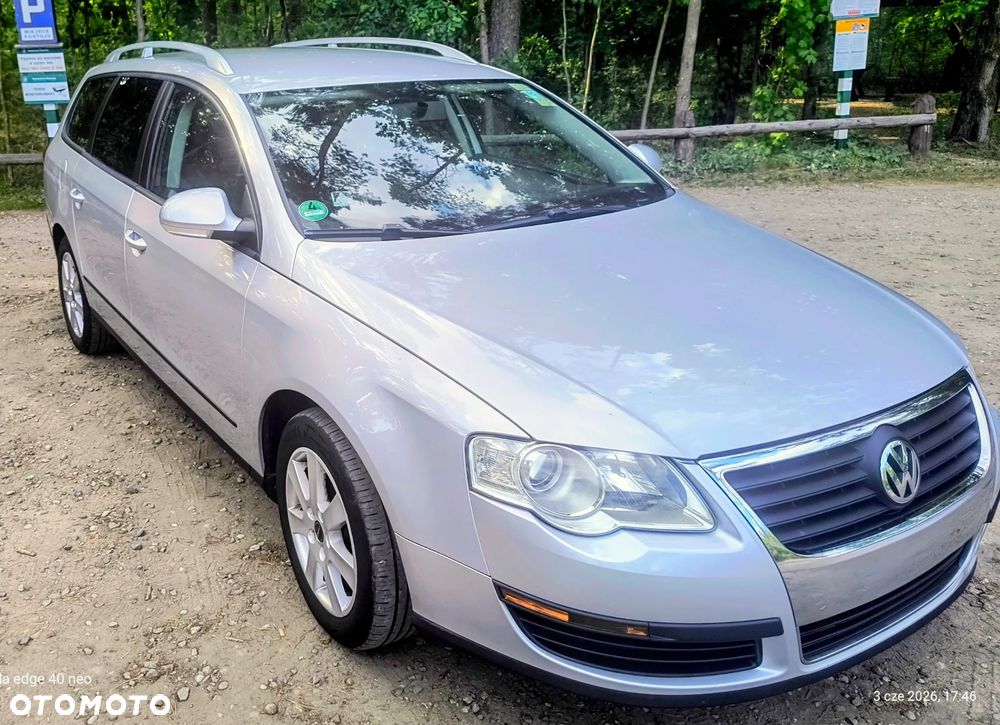 Volkswagen Passat 1.9 TDI DPF Highline - 1