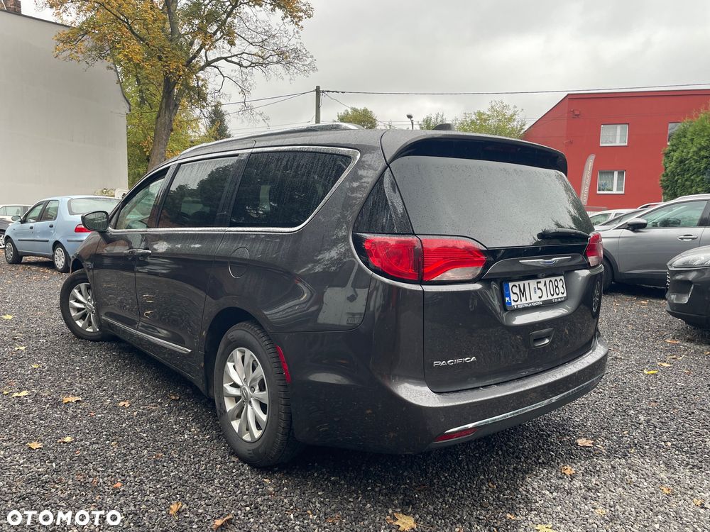 Chrysler Pacifica - 7