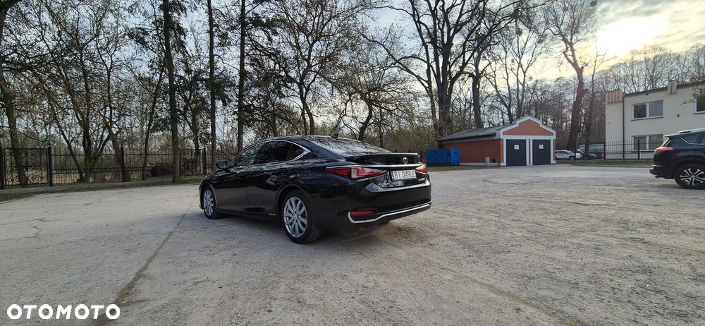Lexus ES 300h Style Edition - 37
