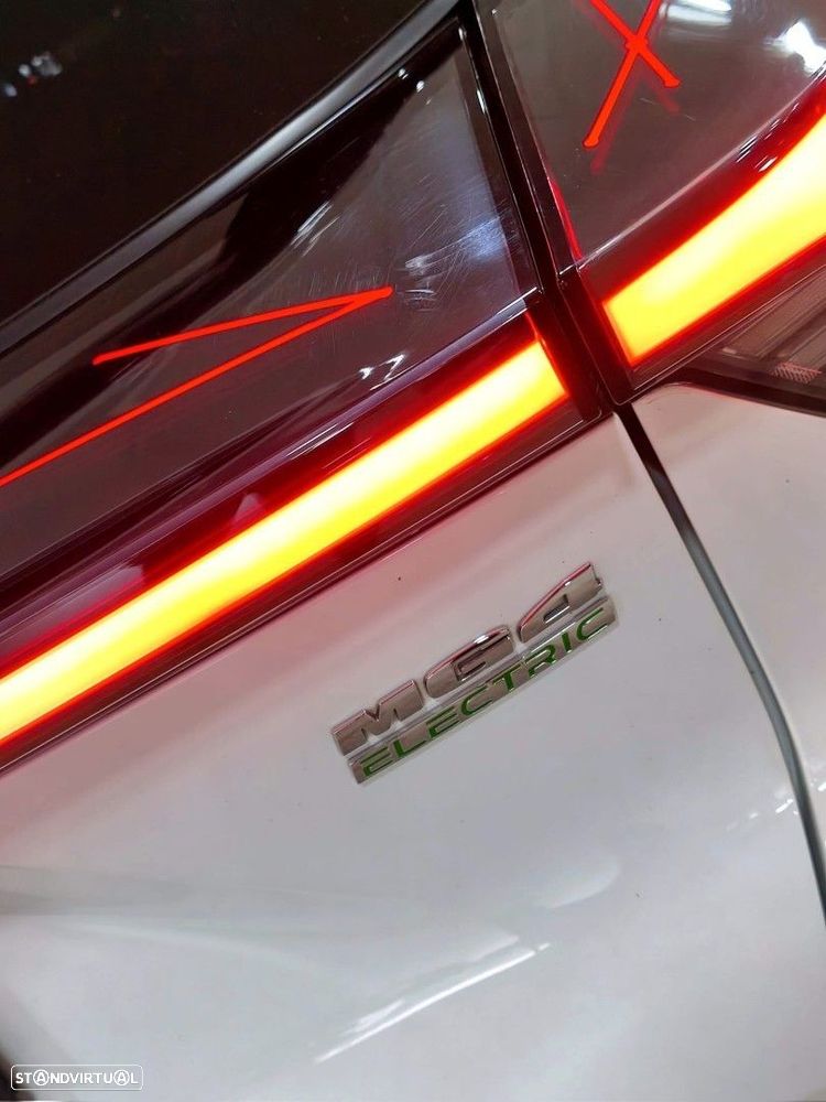 MG MG4 64 kWh Luxury - 49