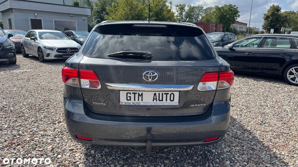 Toyota Avensis 1.8 Premium EU5 - 12