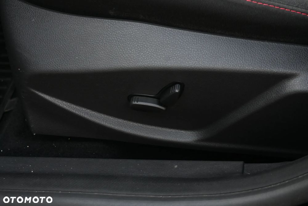 Ford Focus 1.5 EcoBoost Start-Stopp-System ST-LINE - 31