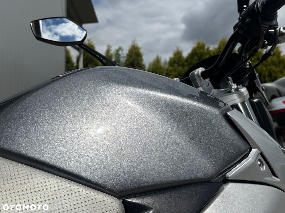 Suzuki GSR - 11