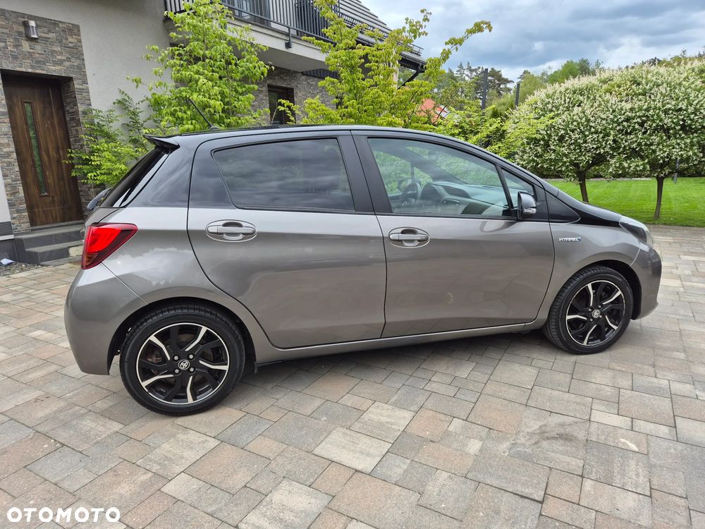 Toyota Yaris Hybrid 100 Business Edition - 4