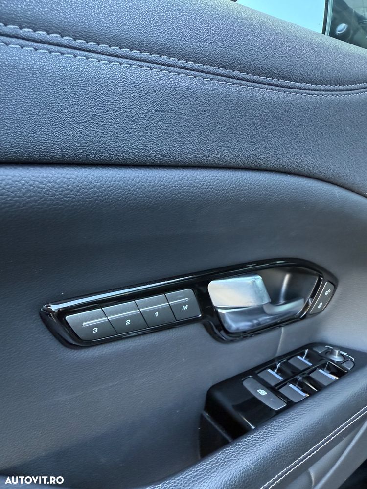 Land Rover Range Rover Evoque - 12