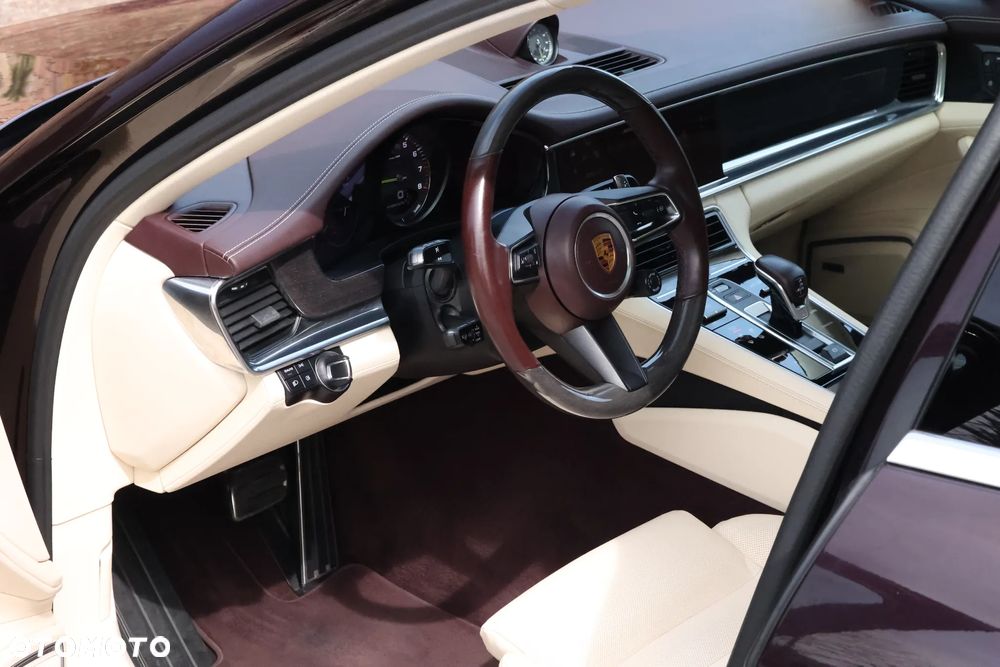 Porsche Panamera 4 Platinum Edition - 8