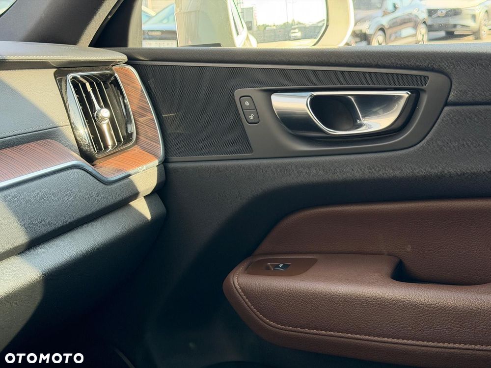 Volvo XC 60 - 22