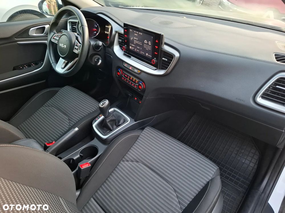 Kia XCeed 1.5 T-GDI M - 25