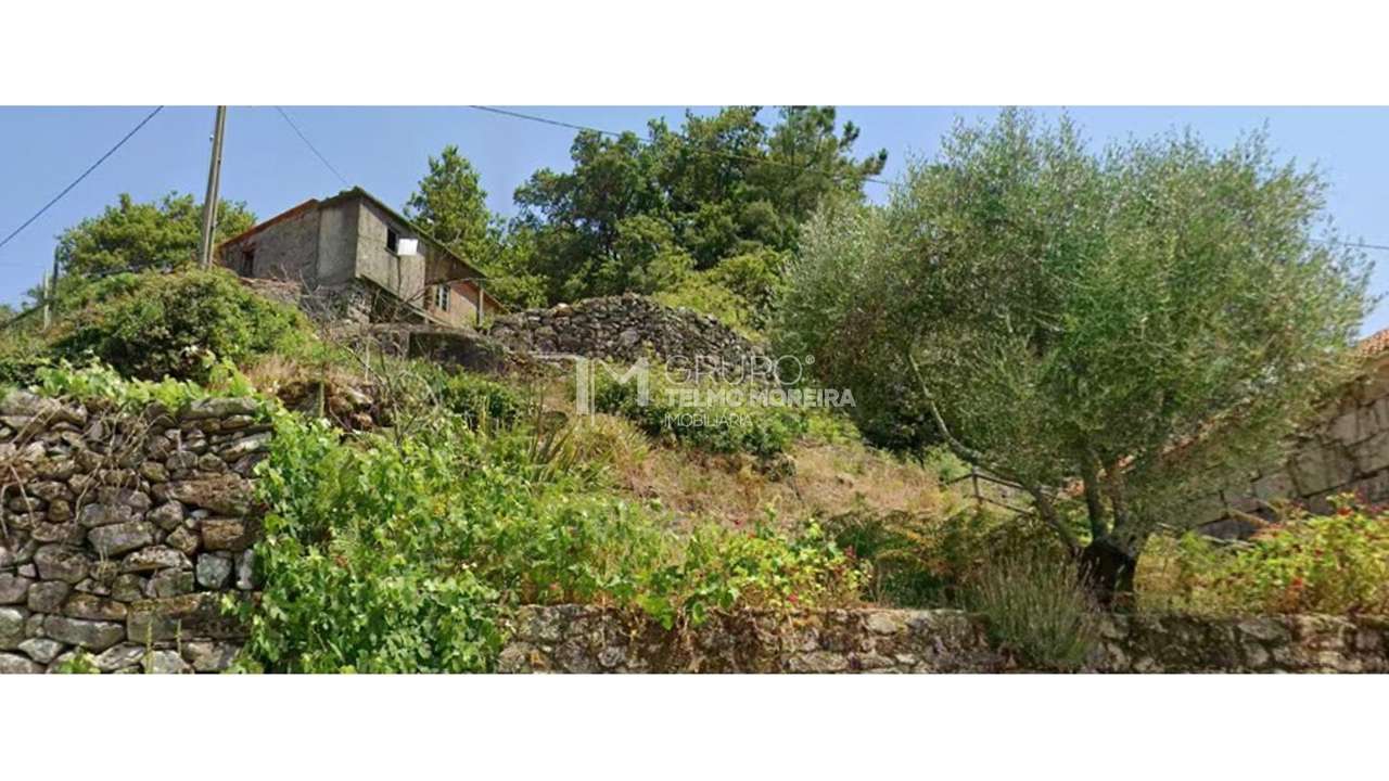 Moradia para Restaurar >=T10 em Macieira de Alcova - Grande imagem: 2/13